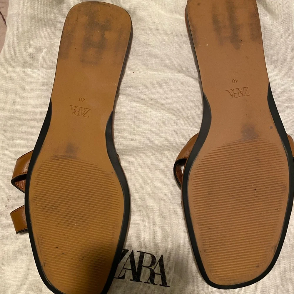 ZARA Tan Leather Crisscross Slide Sandals with Gold Buckle Sz 9 (40) - Picture 4 of 4